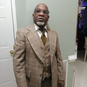 Meet your Posher, Regis